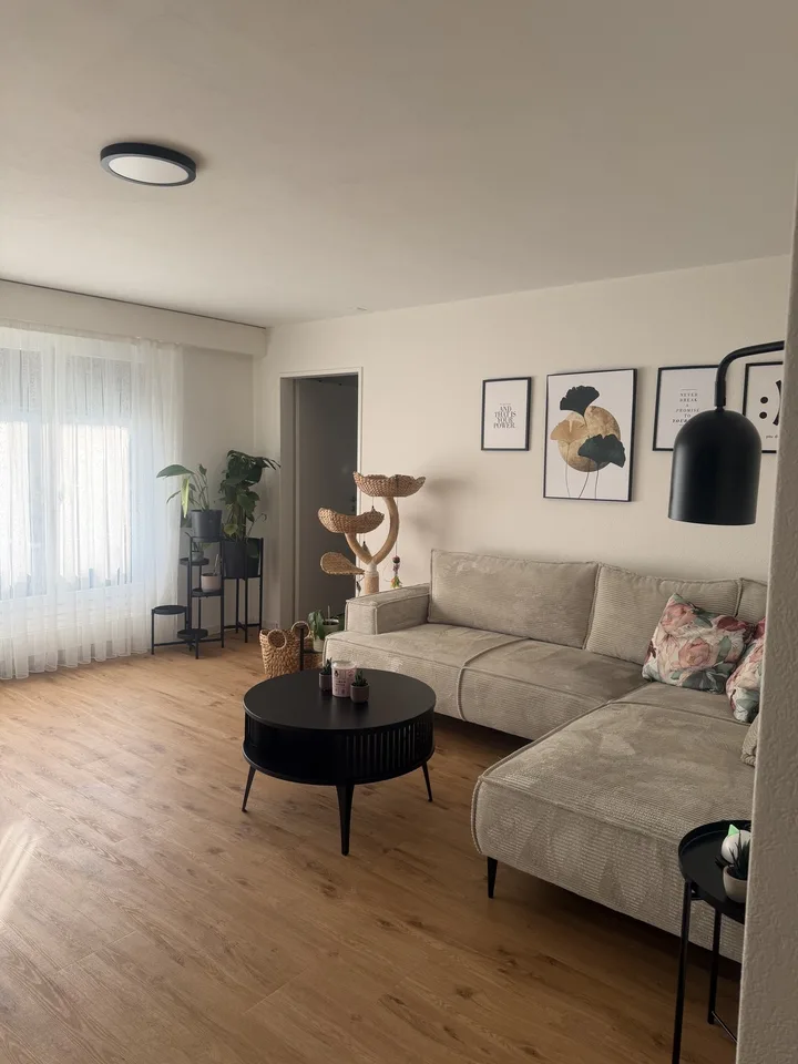 Helle 2.5 Zimmer- Wohnung mit eigenem Gartensitzplatz