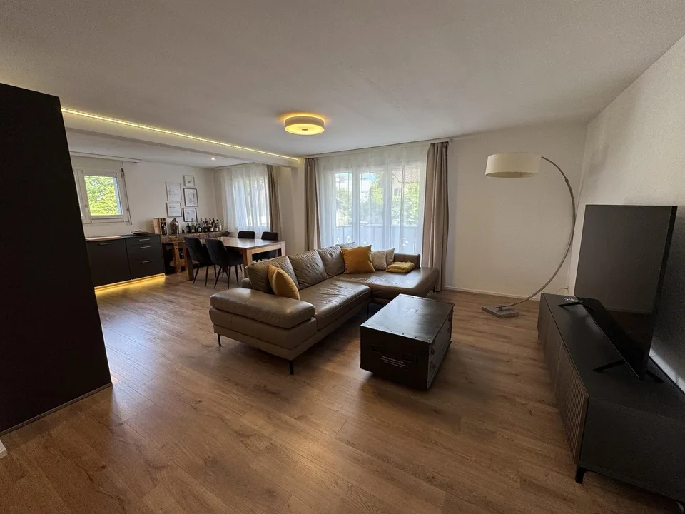 Moderne 4.5-Zimmer-Wohnung mit zwei Balkonen, Klimaanlage und Tiefgaragenplätzen in Oberbüren