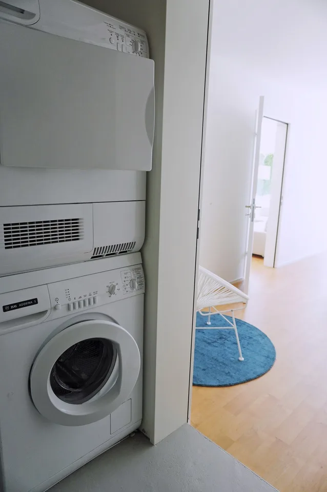 Möblierte 2.5-Zimmer-Wohnung mit separatem Eingang, eigenem Gartensitzplatz und Parkplatz