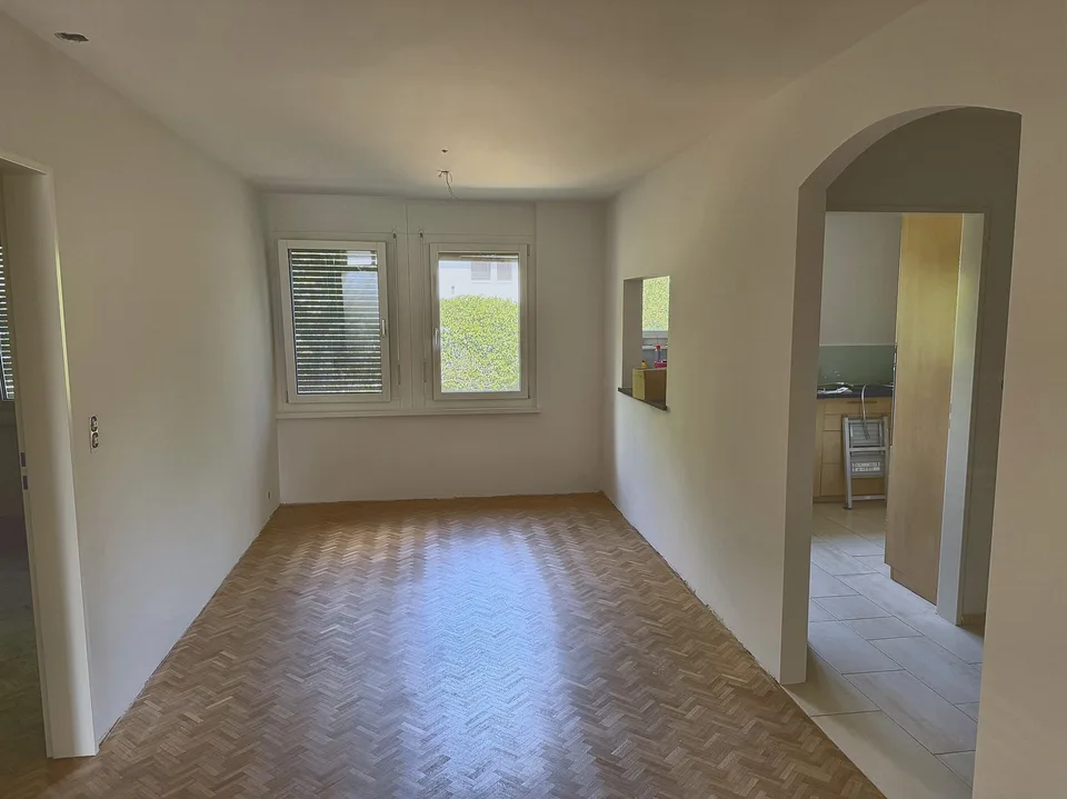 Frisch renovierte 4.5-Zimmer-Wohnung mit Cheminée, Balkon und eigener Waschküche