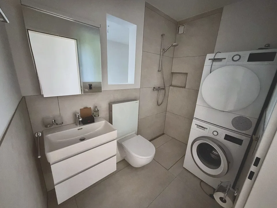 Frisch renovierte 4.5-Zimmer-Wohnung mit Cheminée, Balkon und eigener Waschküche
