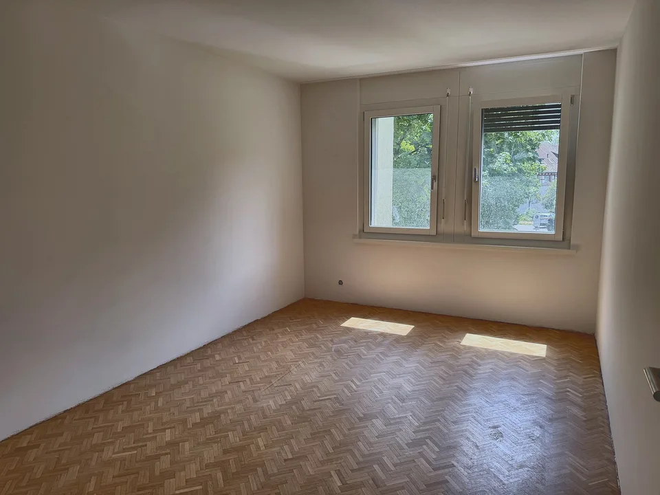 Frisch renovierte 4.5-Zimmer-Wohnung mit Cheminée, Balkon und eigener Waschküche