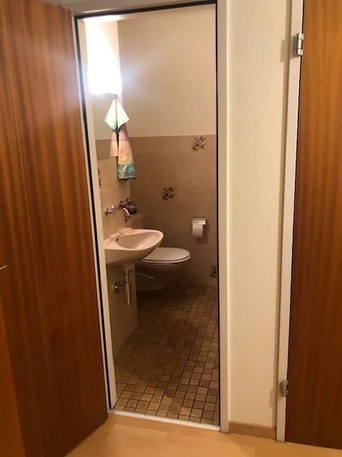 2-Zimmer-in einer WG mit gemeinsamem Wohnzimmer mit Seesicht in Hergiswil