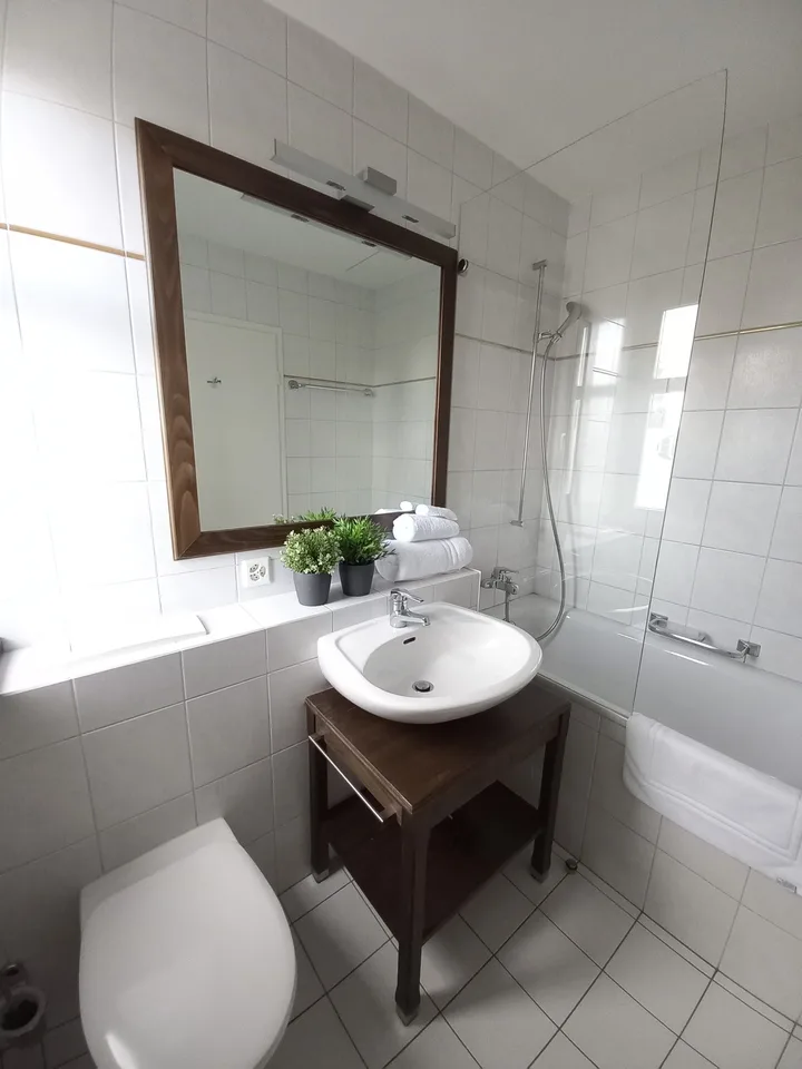 Wunderschönes, möbliertes Zimmer - ruhig und hell - all inklusive!