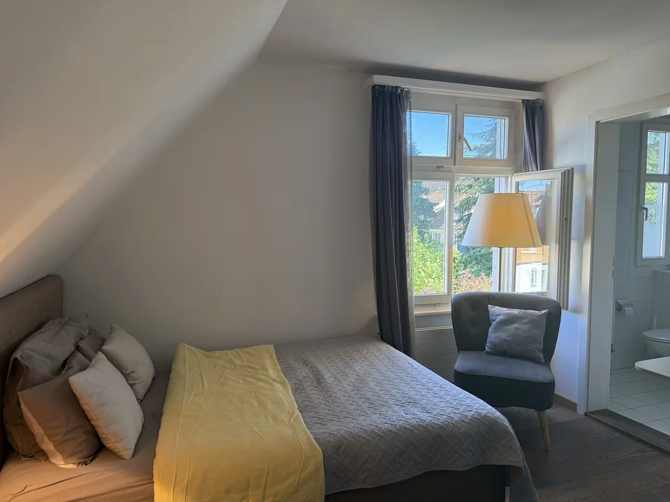 Wunderschönes, möbliertes Zimmer - ruhig und hell - all inklusive!
