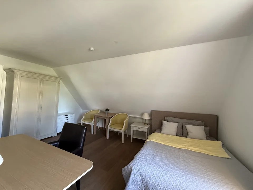 Wunderschönes, möbliertes Zimmer - ruhig und hell - all inklusive!