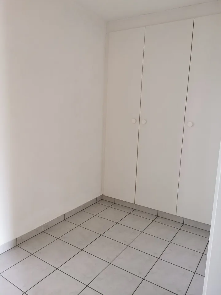 Renovierte 2 Zimmerwohnung mit Balkon, Waschmaschine und Parkplatz