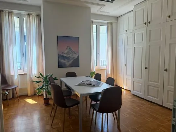 13,5 m² | 2. OG Altbau | per 1. September 2026 oder nach Vereinbarung | CHF 1'304/Mt. inkl. Reinigung (exkl. Internet)