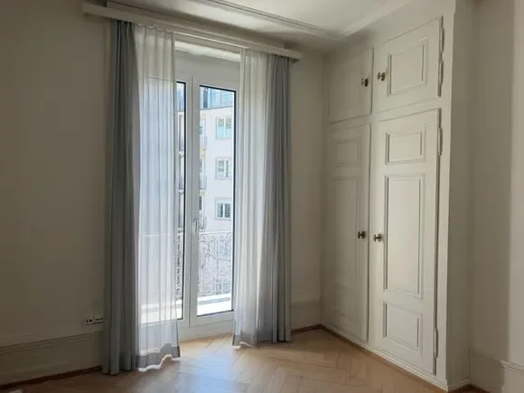 13,5 m² | 2. OG Altbau | per 1. September 2026 oder nach Vereinbarung | CHF 1'304/Mt. inkl. Reinigung (exkl. Internet)