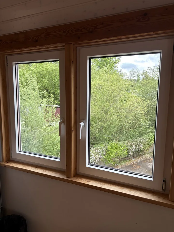 "helle Fabrikloft als Büro/Atelier" an ruhiger Lage von Riedikon