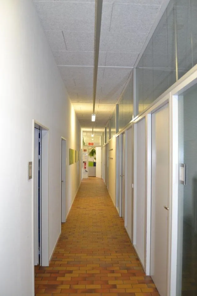"helle Fabrikloft als Büro/Atelier" an ruhiger Lage von Riedikon