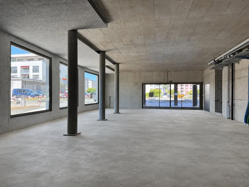 Surface commerciale d?env. 836 m2 aménageable au gré du preneur
