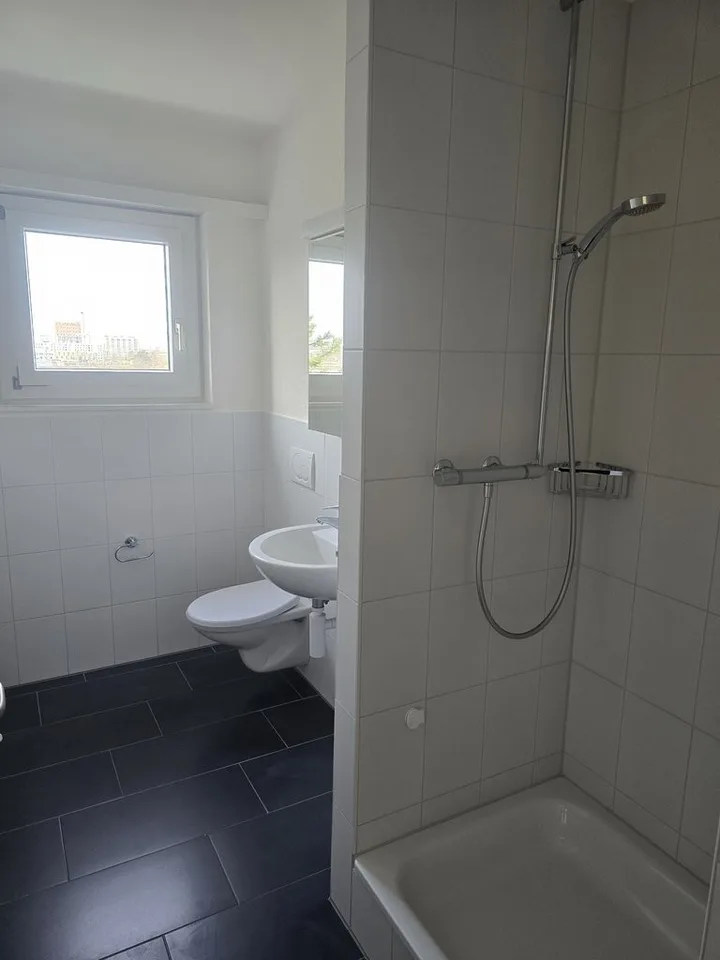 GEMÜTLICHE 2-ZIMMERWOHNUNG MIT AUSSICHT IM HIRZBRUNNENQUARTIER