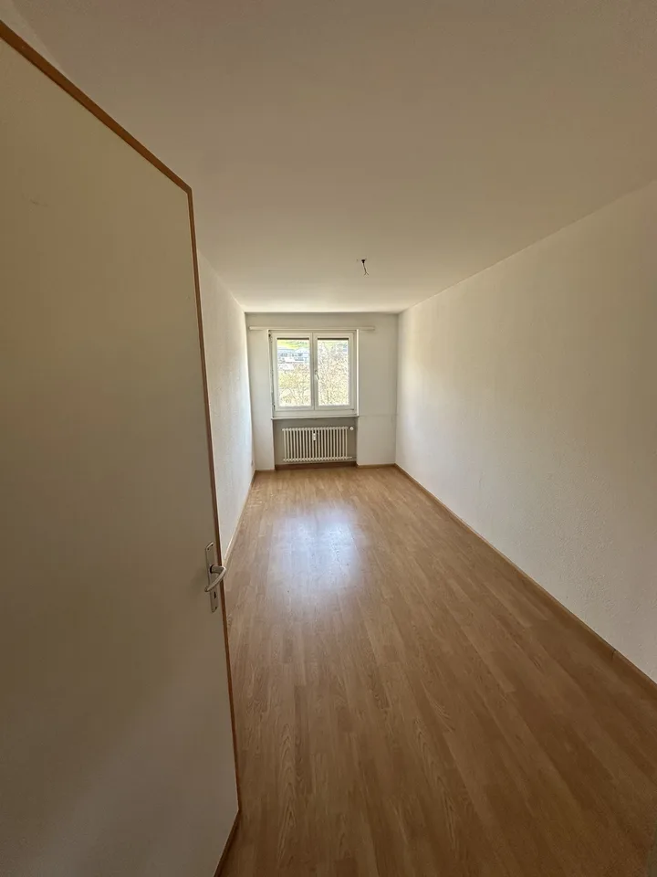 Helle 3.5-Zimmerwohnung im 4. OG – Kleine Allmend 3, Sissach