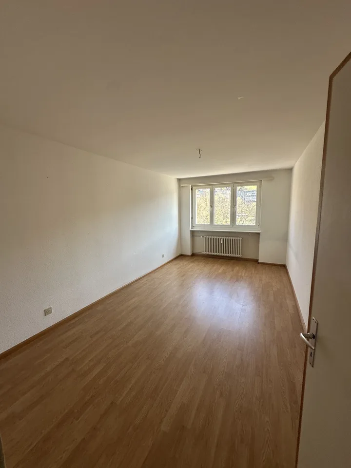 Helle 3.5-Zimmerwohnung im 4. OG – Kleine Allmend 3, Sissach