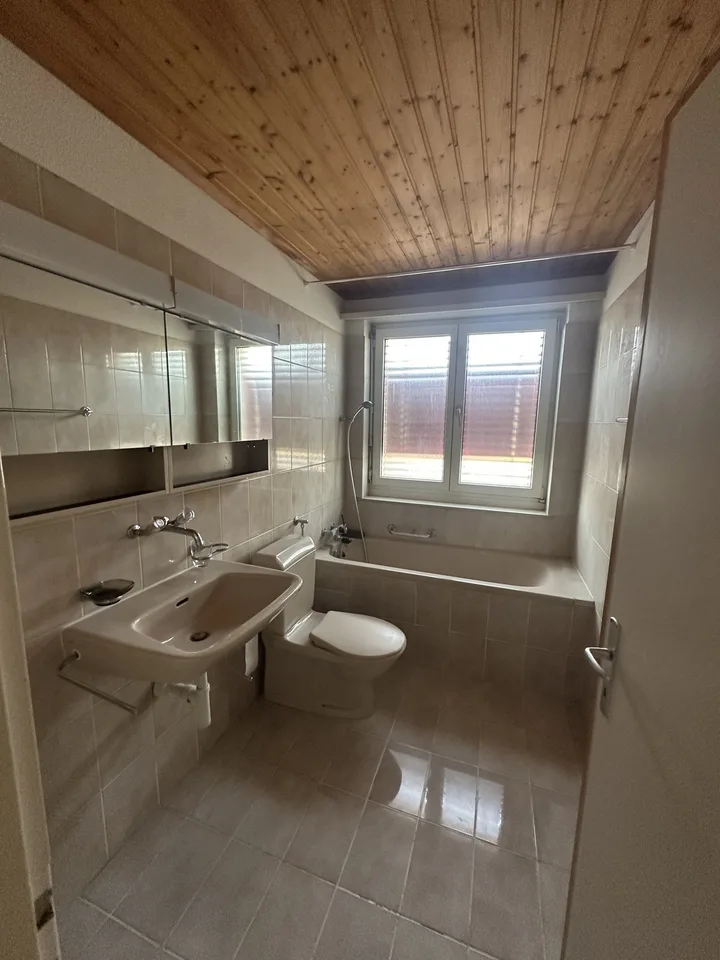 Helle 3.5-Zimmerwohnung im 4. OG – Kleine Allmend 3, Sissach