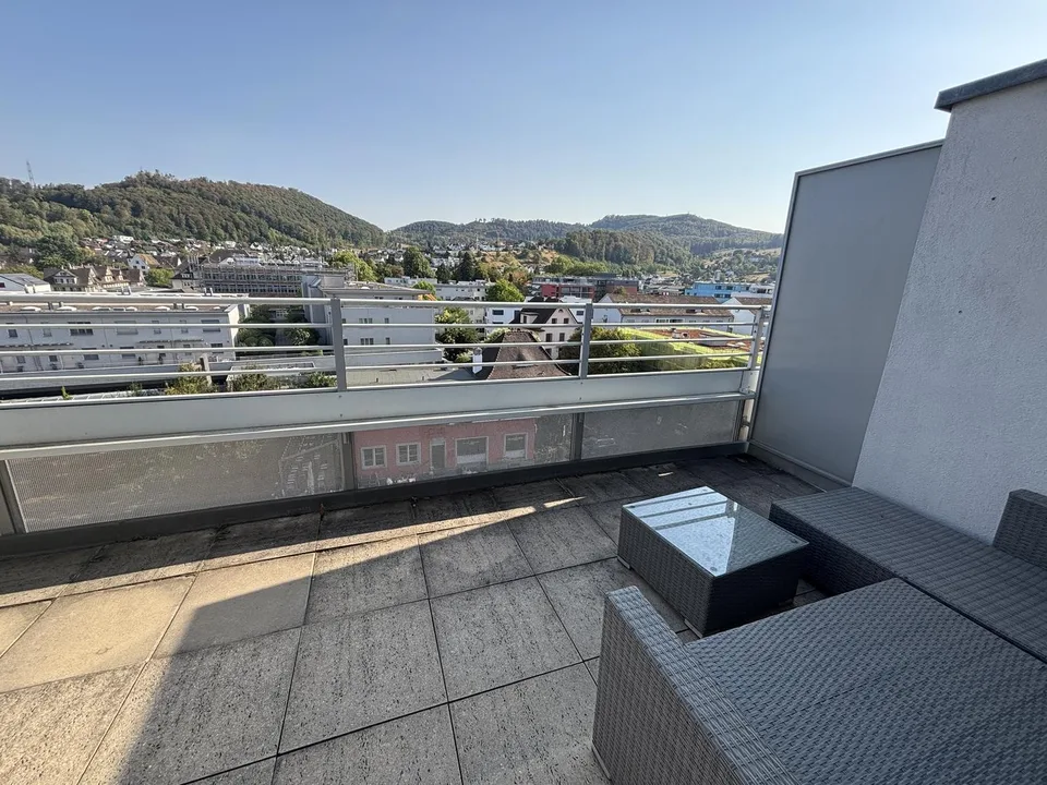 Möbliertes WG-Zimmer mit Balkon in 3.5-Zimmer-Wohnung in Pratteln