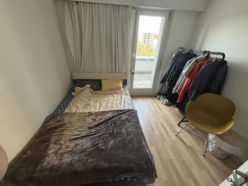 Möbliertes WG-Zimmer mit Balkon in 3.5-Zimmer-Wohnung in Pratteln