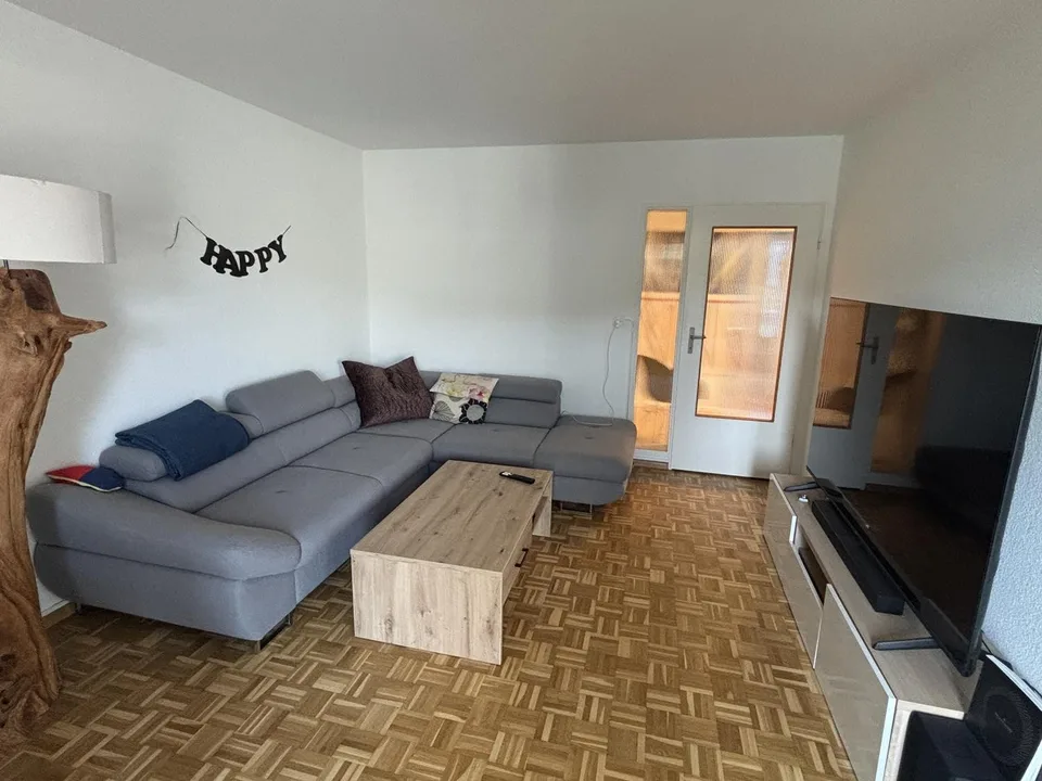 Möbliertes WG-Zimmer mit Balkon in 3.5-Zimmer-Wohnung in Pratteln