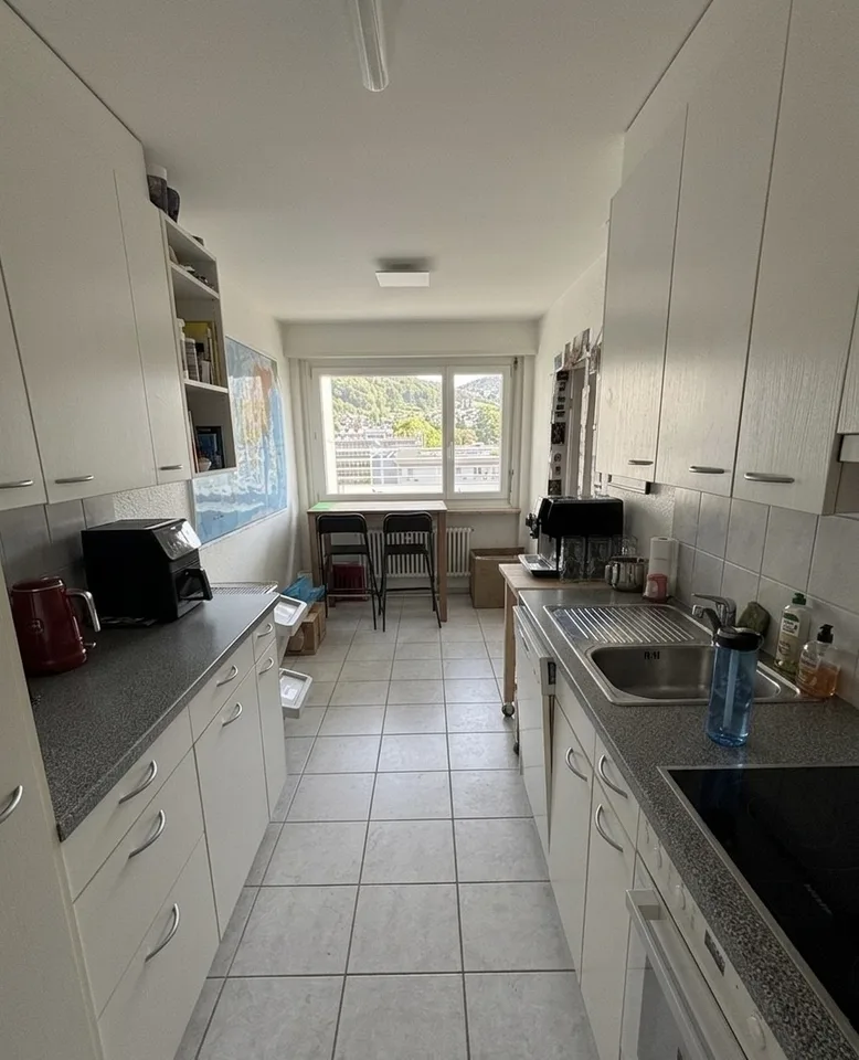 Möbliertes WG-Zimmer mit Balkon in 3.5-Zimmer-Wohnung in Pratteln