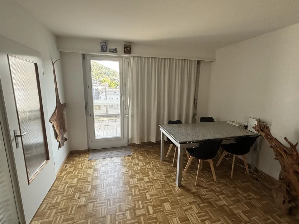 Möbliertes WG-Zimmer mit Balkon in 3.5-Zimmer-Wohnung in Pratteln