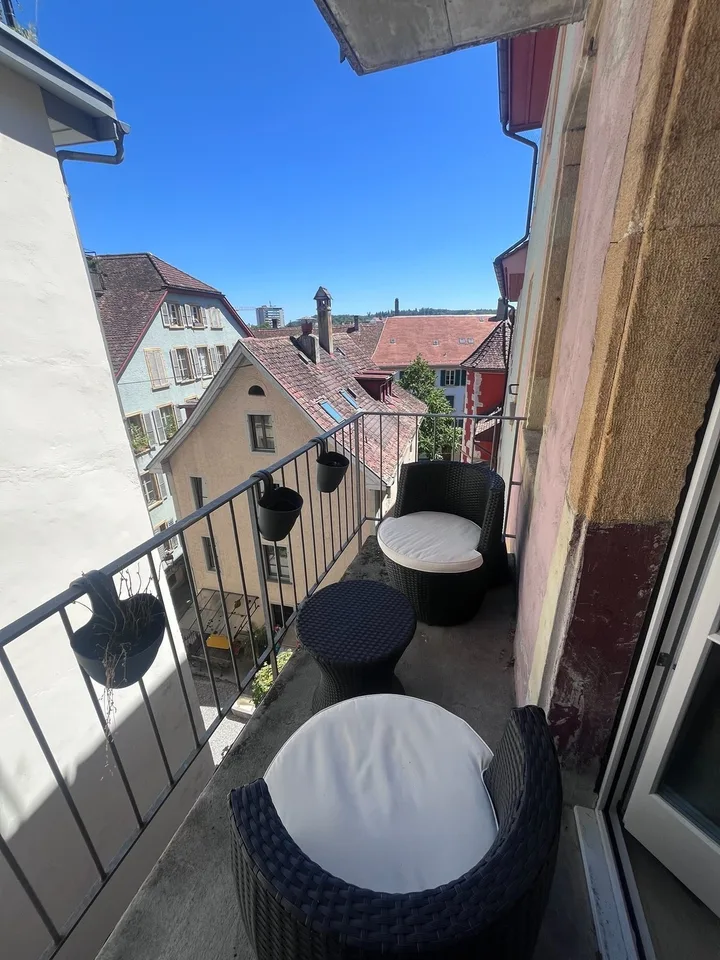 Charmant appartement avec balcon de 3,5 pièces au cœur de la vieille ville de Bienne
