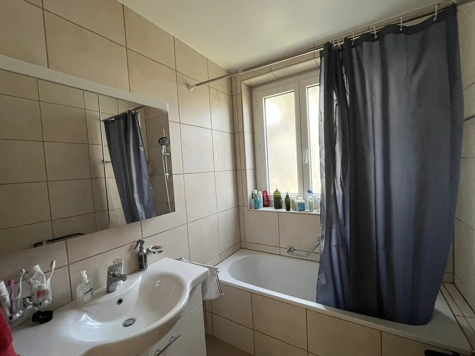 🏡 Chambre à louer dans coloc à Villars-sur-Glâne! ✨