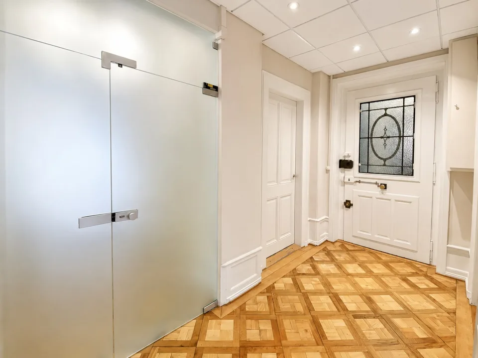 MAGNIFIQUES BUREAUX DE 160 M² ENV. A GENEVE (1205)