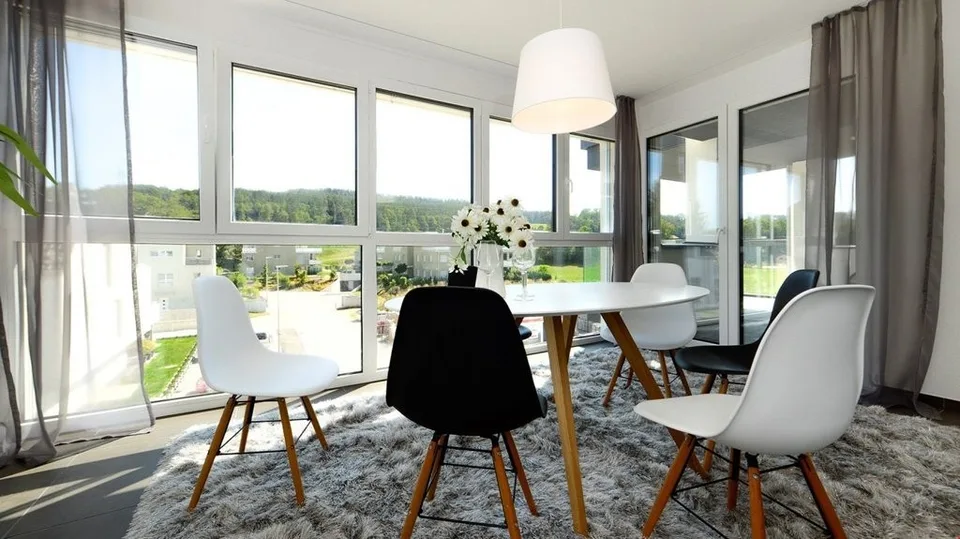 GROSSZÜGIGE 4.5 ZIMMER-WOHNUNG IN WEIACH