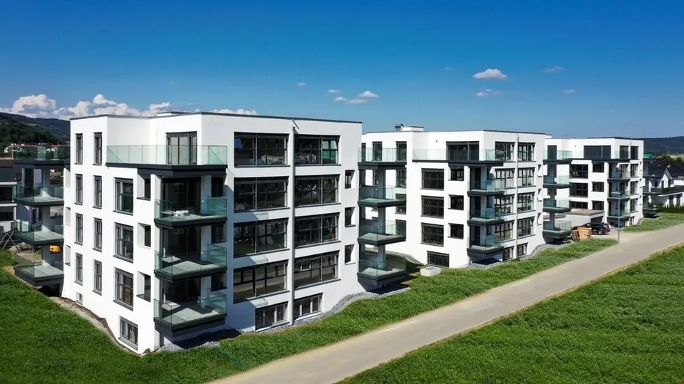 GROSSZÜGIGE 4.5 ZIMMER-WOHNUNG IN WEIACH