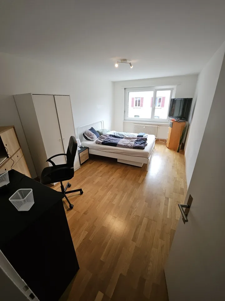 Charmantes Zimmer in moderner 3-Zimmer-WG im Herzen von Rapperswil!