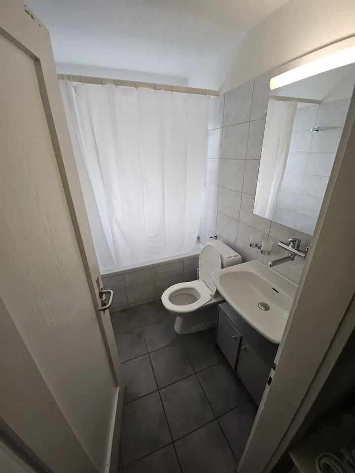 Charmantes Zimmer in moderner 3-Zimmer-WG im Herzen von Rapperswil!