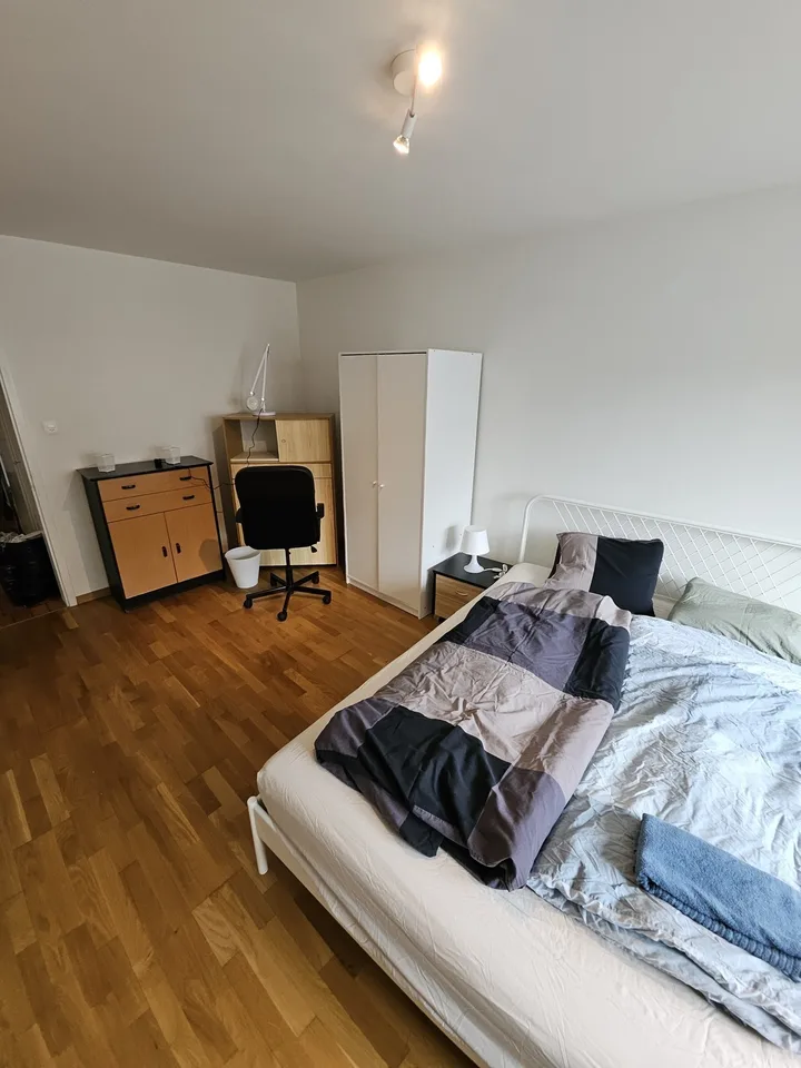 Charmantes Zimmer in moderner 3-Zimmer-WG im Herzen von Rapperswil!