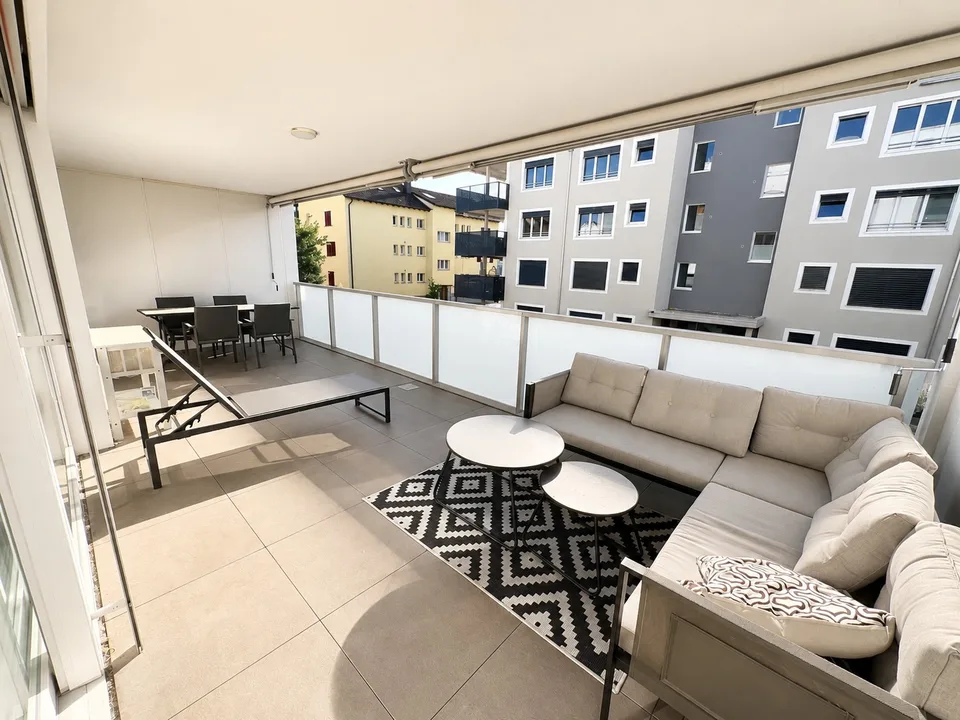 2.5-Zimmer-Wohnung, grosser Balkon, voll möbliert (flexibel befristet von 11.26.-03.27)