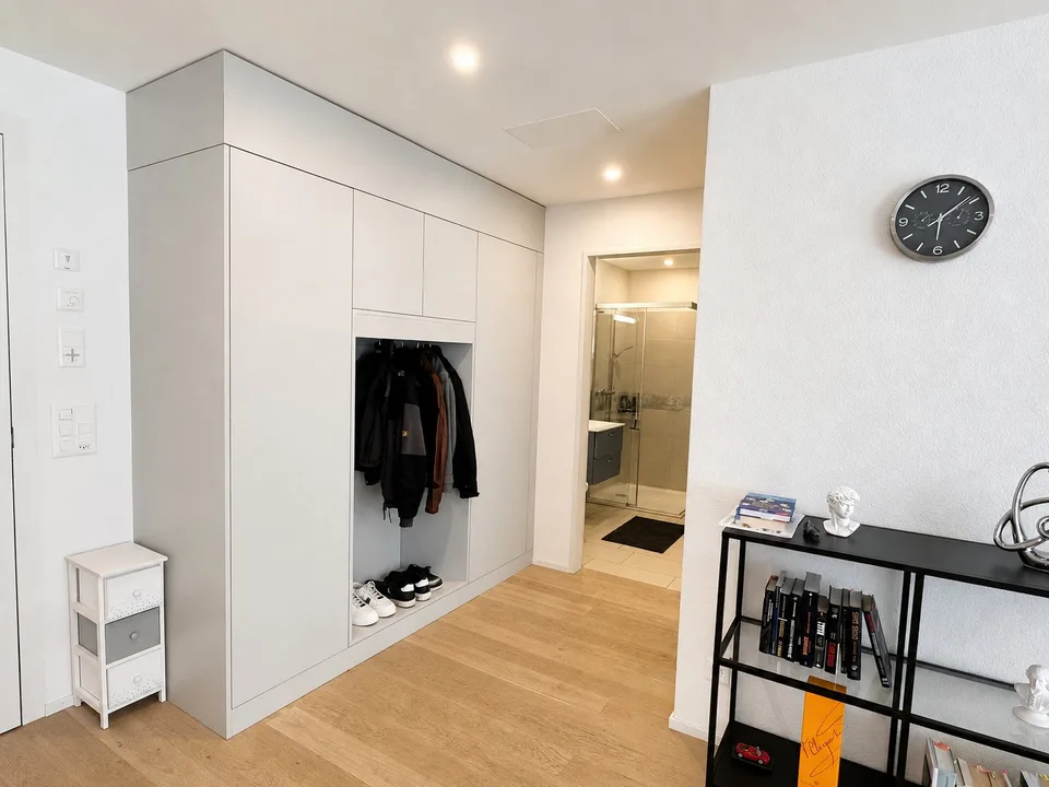 2.5-Zimmer-Wohnung, grosser Balkon, voll möbliert (flexibel befristet von 11.26.-03.27)