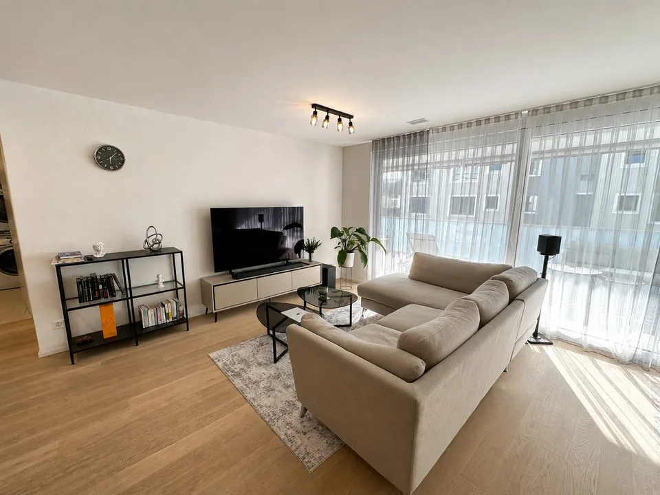 2.5-Zimmer-Wohnung, grosser Balkon, voll möbliert (flexibel befristet von 11.26.-03.27)