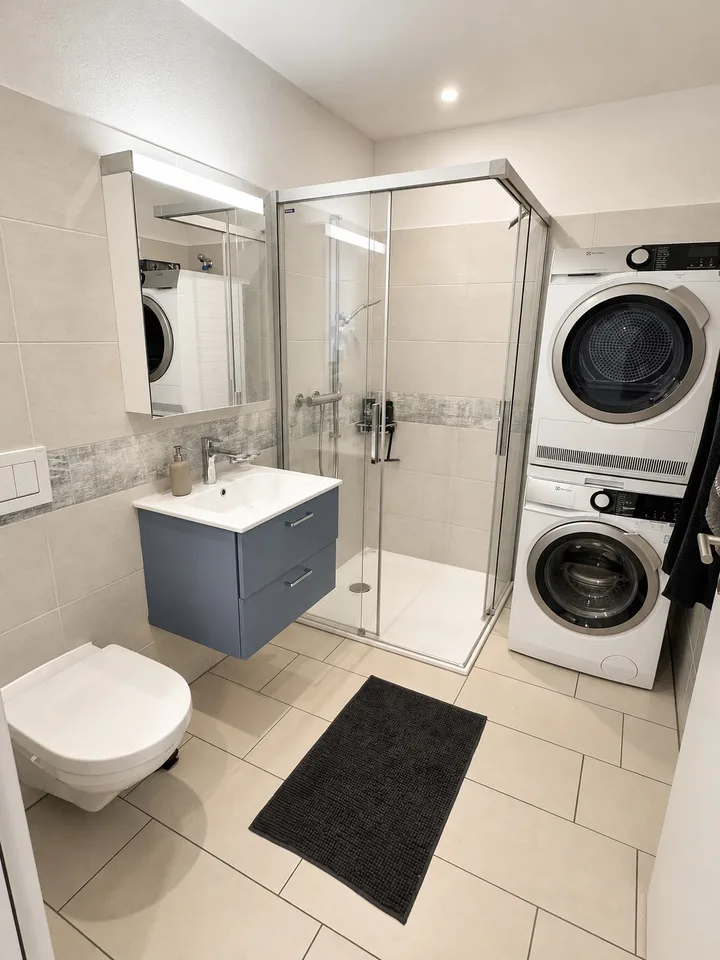 2.5-Zimmer-Wohnung, grosser Balkon, voll möbliert (flexibel befristet von 11.26.-03.27)