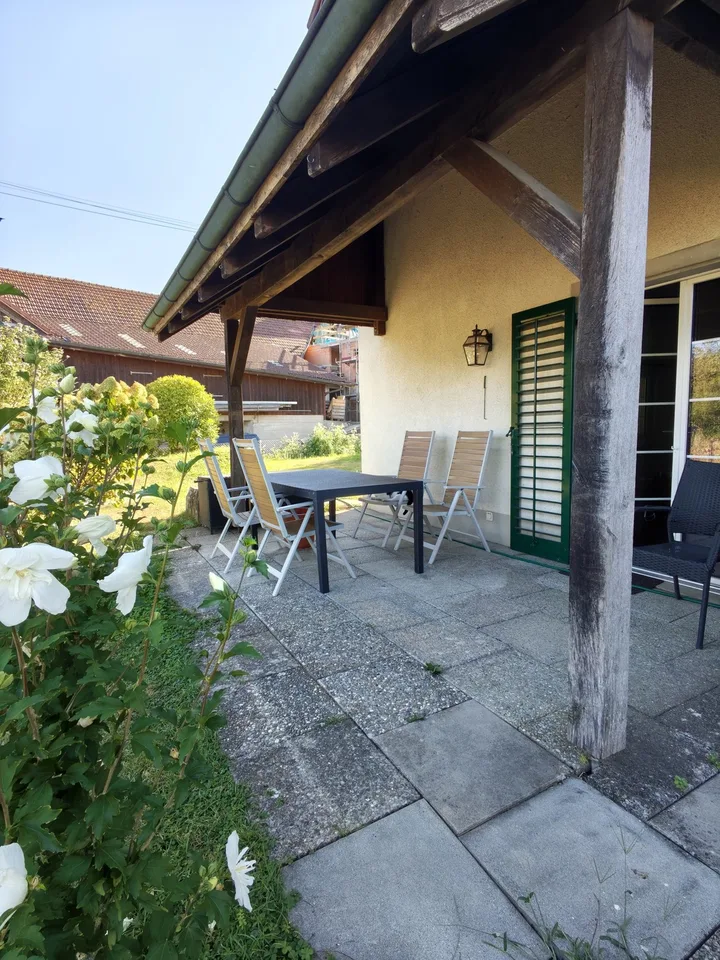 Moderne 6.5-Zimmer-Haushälfte mit Garten – viel Platz zum attraktiven Mietpreis