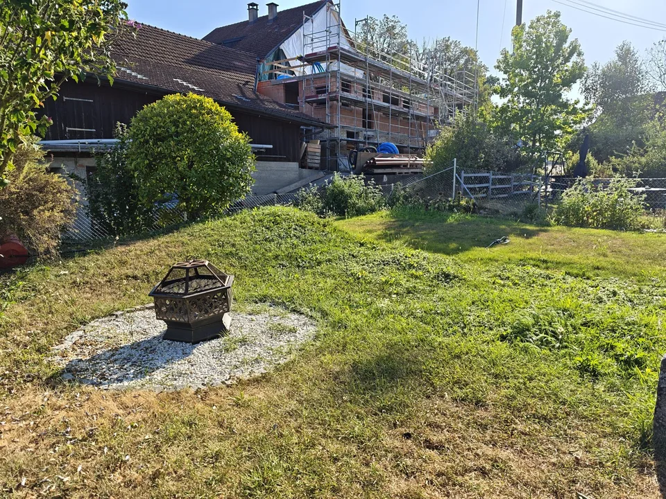 Moderne 6.5-Zimmer-Haushälfte mit Garten – viel Platz zum attraktiven Mietpreis