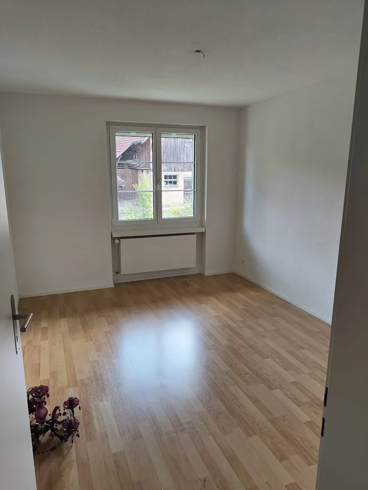 Moderne 6.5-Zimmer-Haushälfte mit Garten – viel Platz zum attraktiven Mietpreis