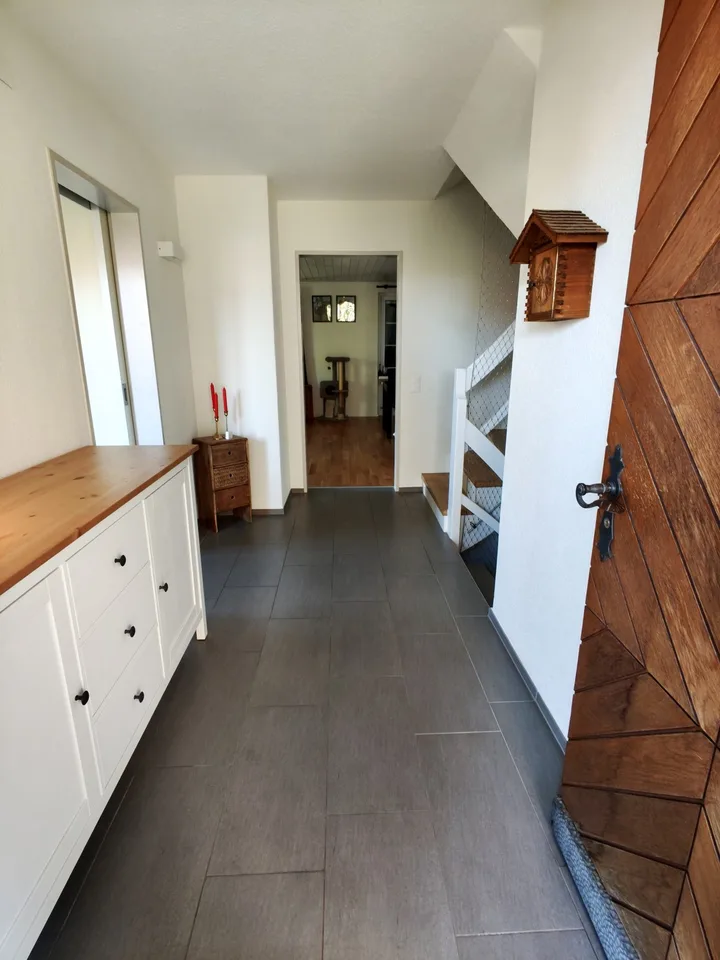 Moderne 6.5-Zimmer-Haushälfte mit Garten – viel Platz zum attraktiven Mietpreis