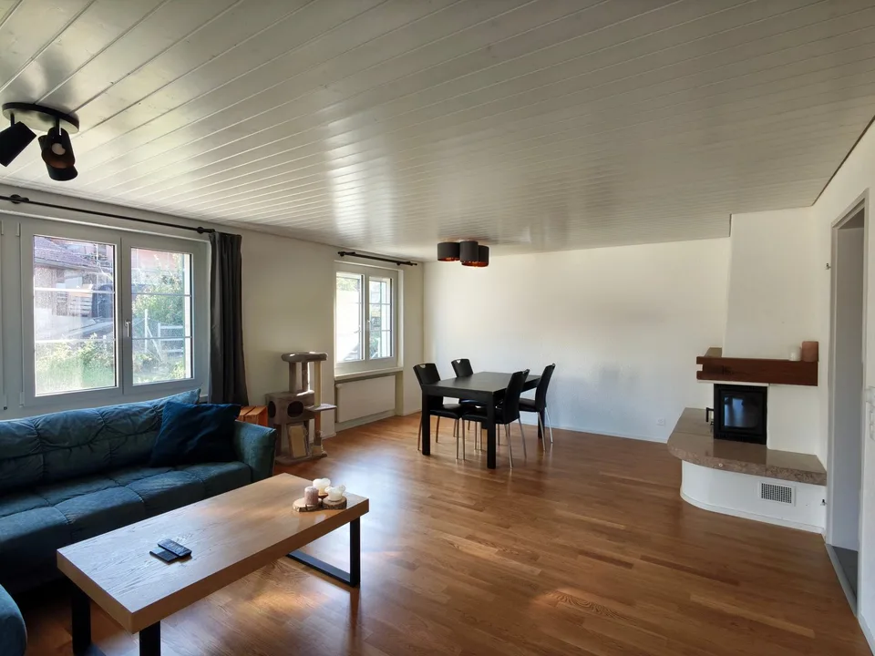 Moderne 6.5-Zimmer-Haushälfte mit Garten – viel Platz zum attraktiven Mietpreis