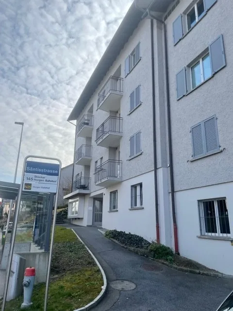moderne und lichtdurchflutete 3-Zimmer-Wohnung mit Balkon in Horgen