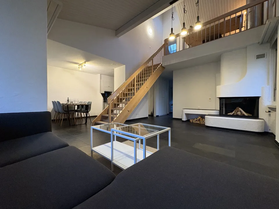 Exclusive, Fully Furnished 3.5-Room Gallery Apartment with Balcony and Fireplace in Schwerzenbach