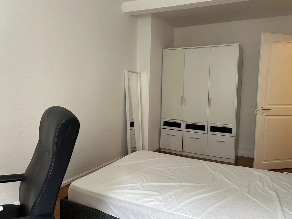 Modernes Zimmer an zentraler Lage