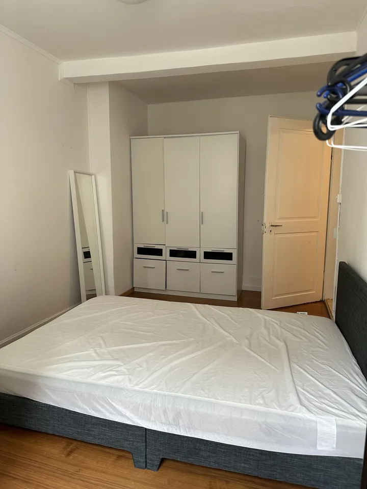 Modernes Zimmer an zentraler Lage