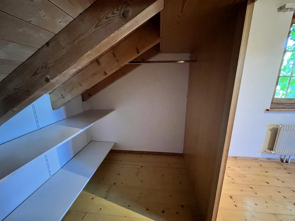 Grosses Dachzimmer in 4er WG / Spacious Attic Room in 4 Person Shared House