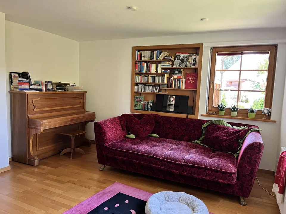 Grosses Dachzimmer in 4er WG / Spacious Attic Room in 4 Person Shared House