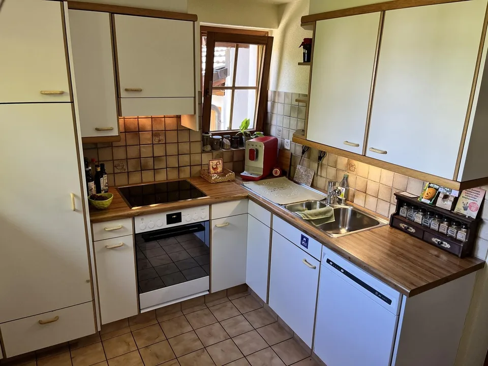 Grosses Dachzimmer in 4er WG / Spacious Attic Room in 4 Person Shared House
