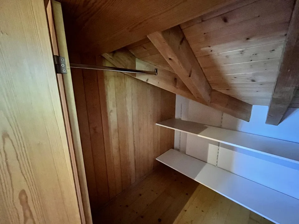 Grosses Dachzimmer in 4er WG / Spacious Attic Room in 4 Person Shared House
